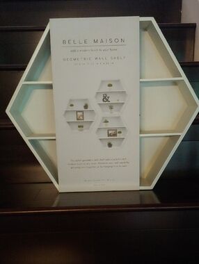 Belle Maison White Hexagon Wall Shelf - Modern Geometric Display
